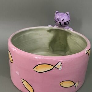 The Most Funnest Cat Dish Ever!